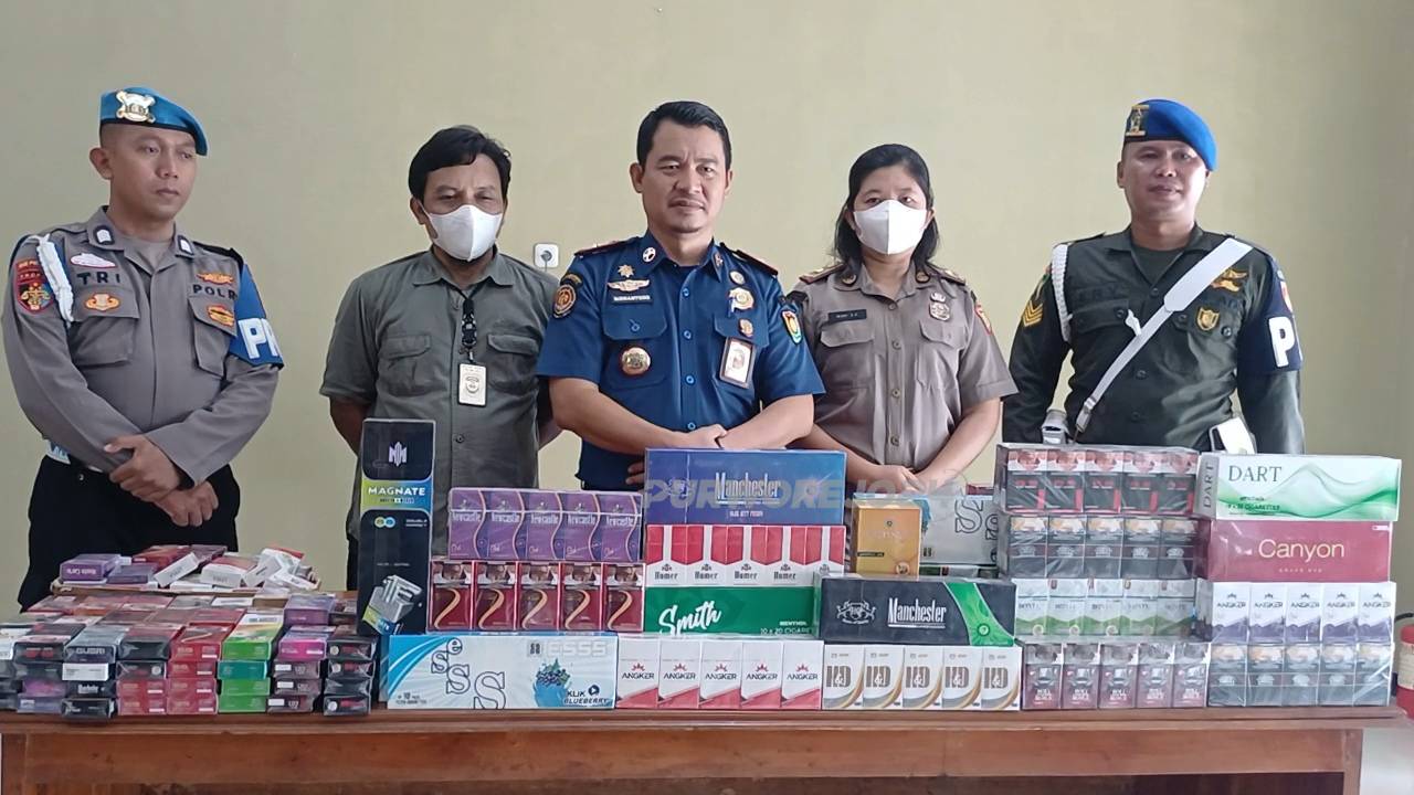 Konferensi pers hasil operasi rokok ilegal di Kecamatan Butuh