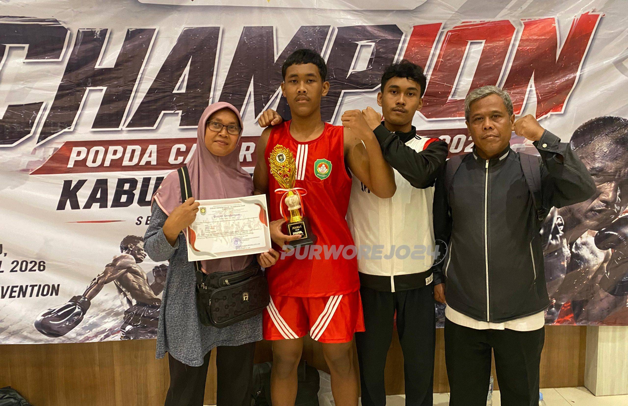 Siswa SMK Maarif NU Bener juara tinju Popda