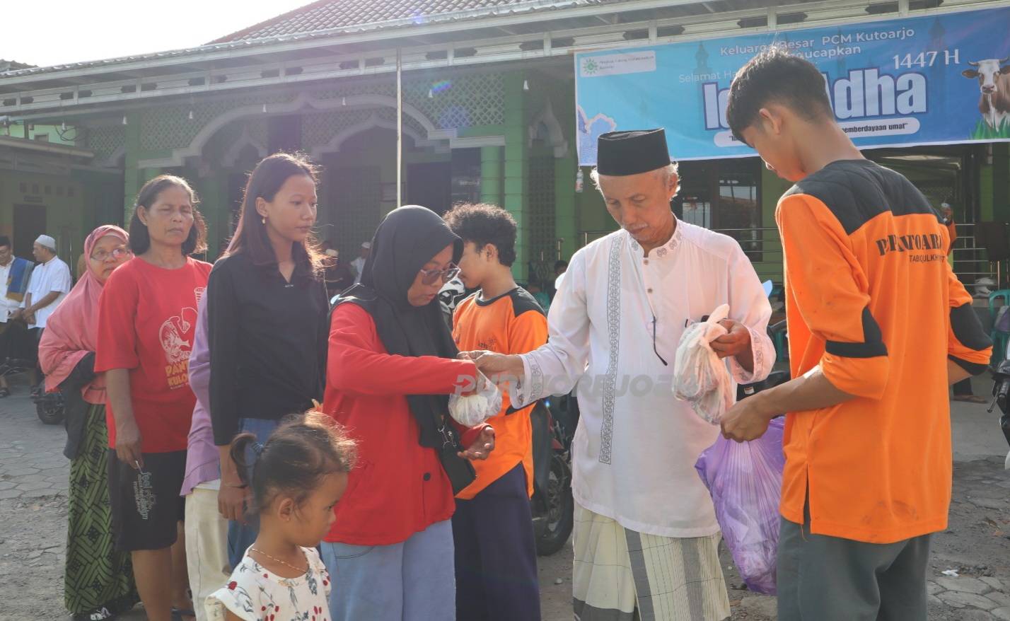 Pembagian daging kurban