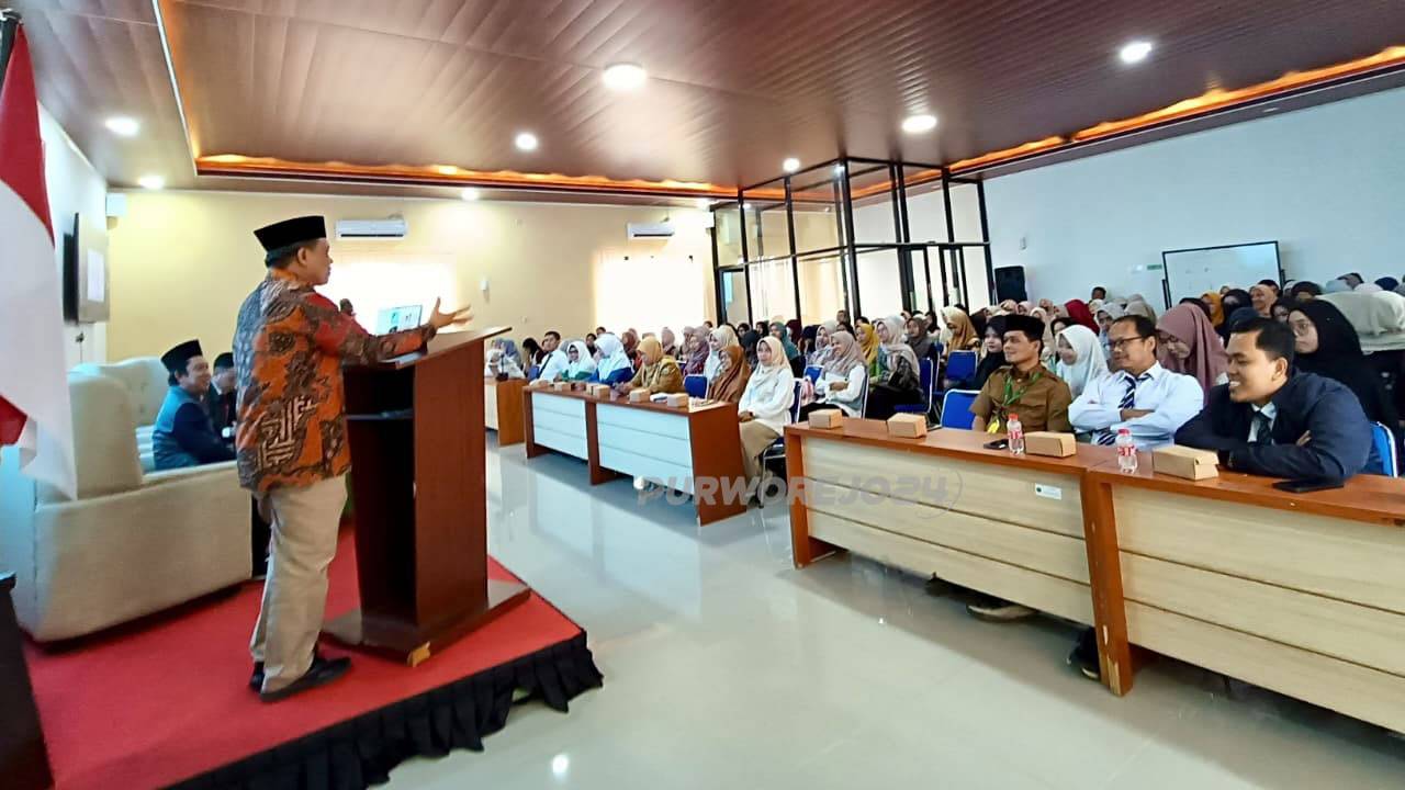 Seminar Nasional Pendidikan Nasional Bermutu Melalui Penguatan Profesionalisme Guru di Era Smart Society 5.0