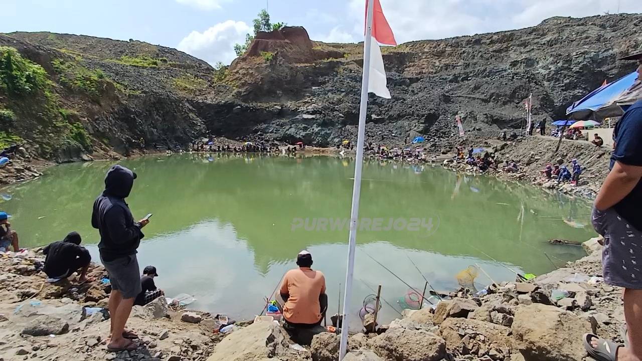 Suasana mancing di embung Randu Alas Desa Wadas