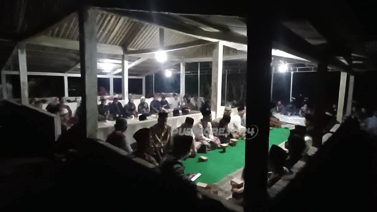 Suasana kegiatan tirakatan di Dusun Karangjati, Desa Popongan pada malam 1 Muharram