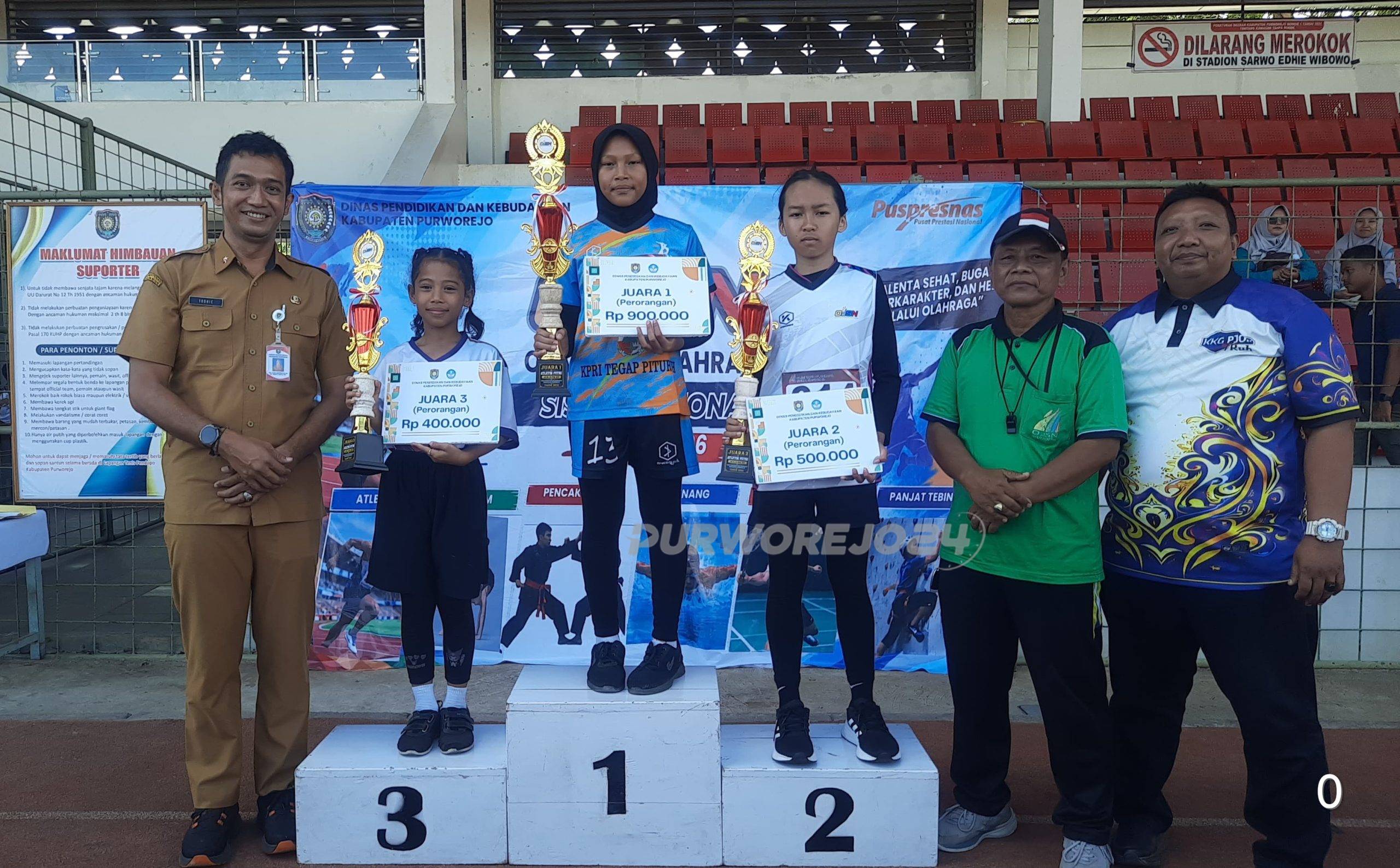 Saat penyerahan hadiah lomba