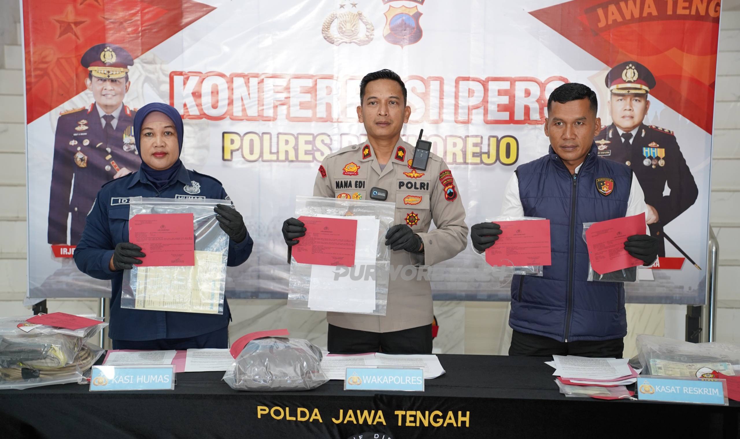 Saat konferensi pers