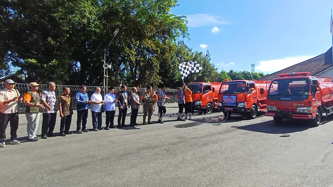 Pelepasan droping air bersih perdana