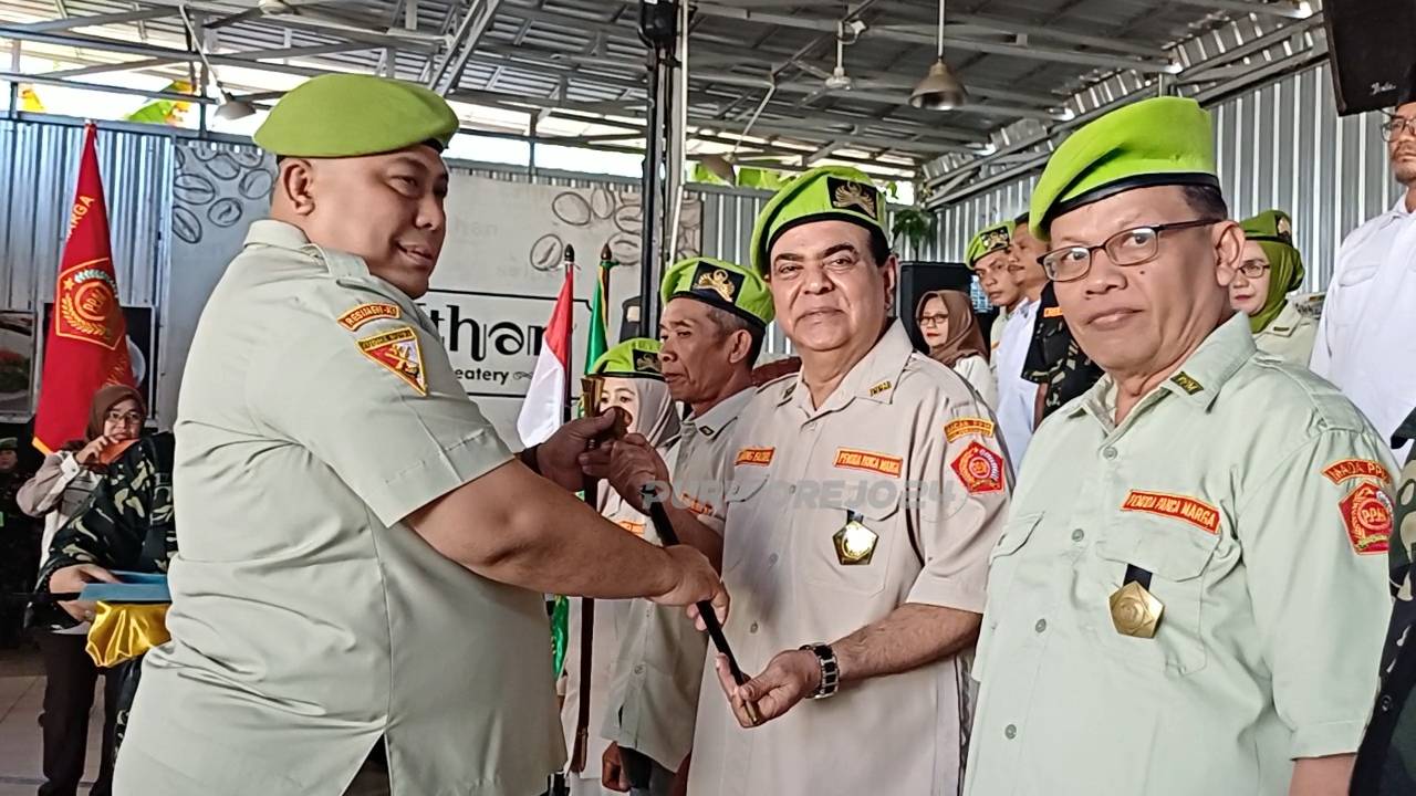 Penyerahan tongkat komando kepala Ketua PC PPM-LVRI Kabupaten Purworejo Fadhil Ali Syahbal