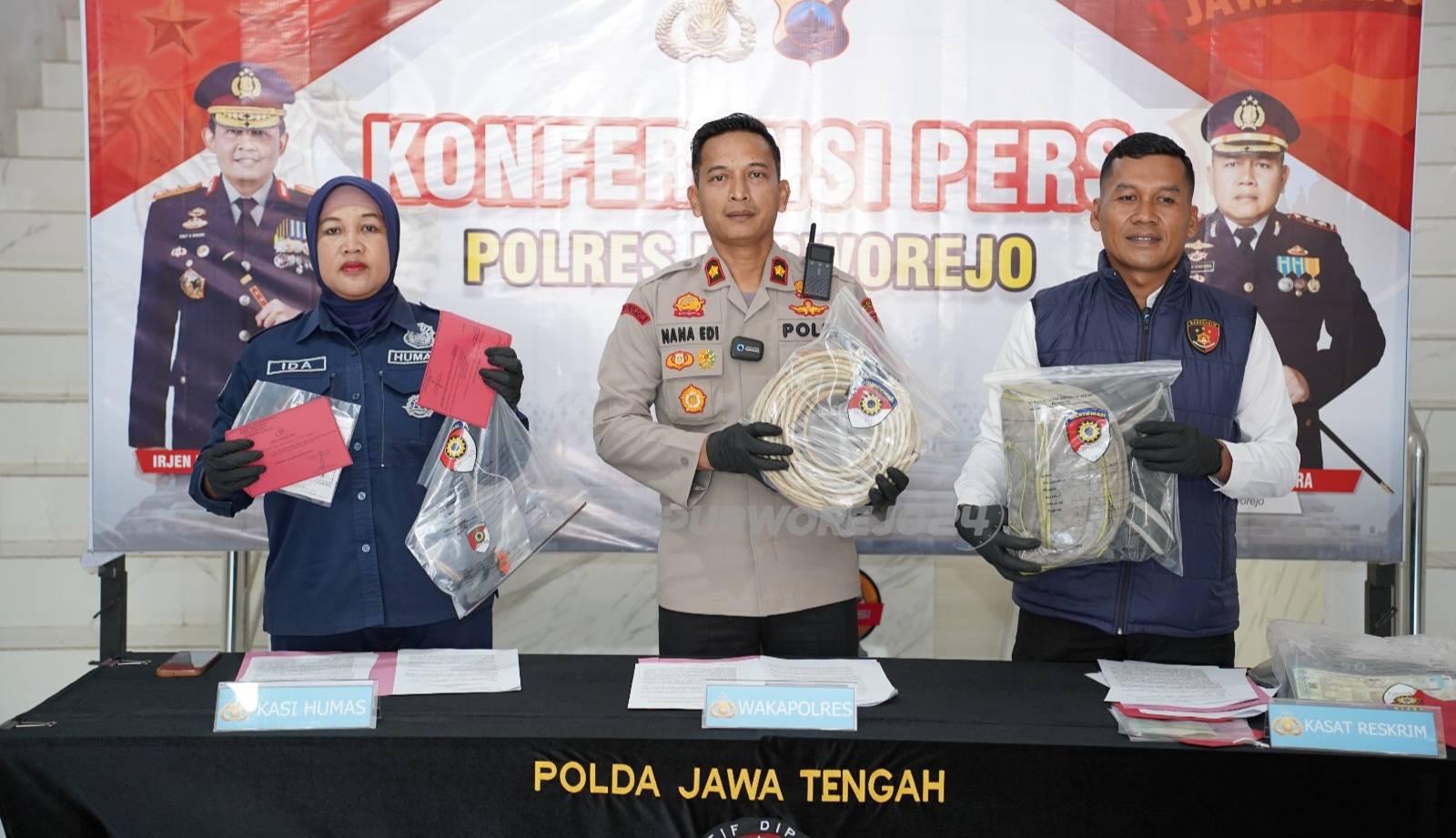 Saat konferensi pers