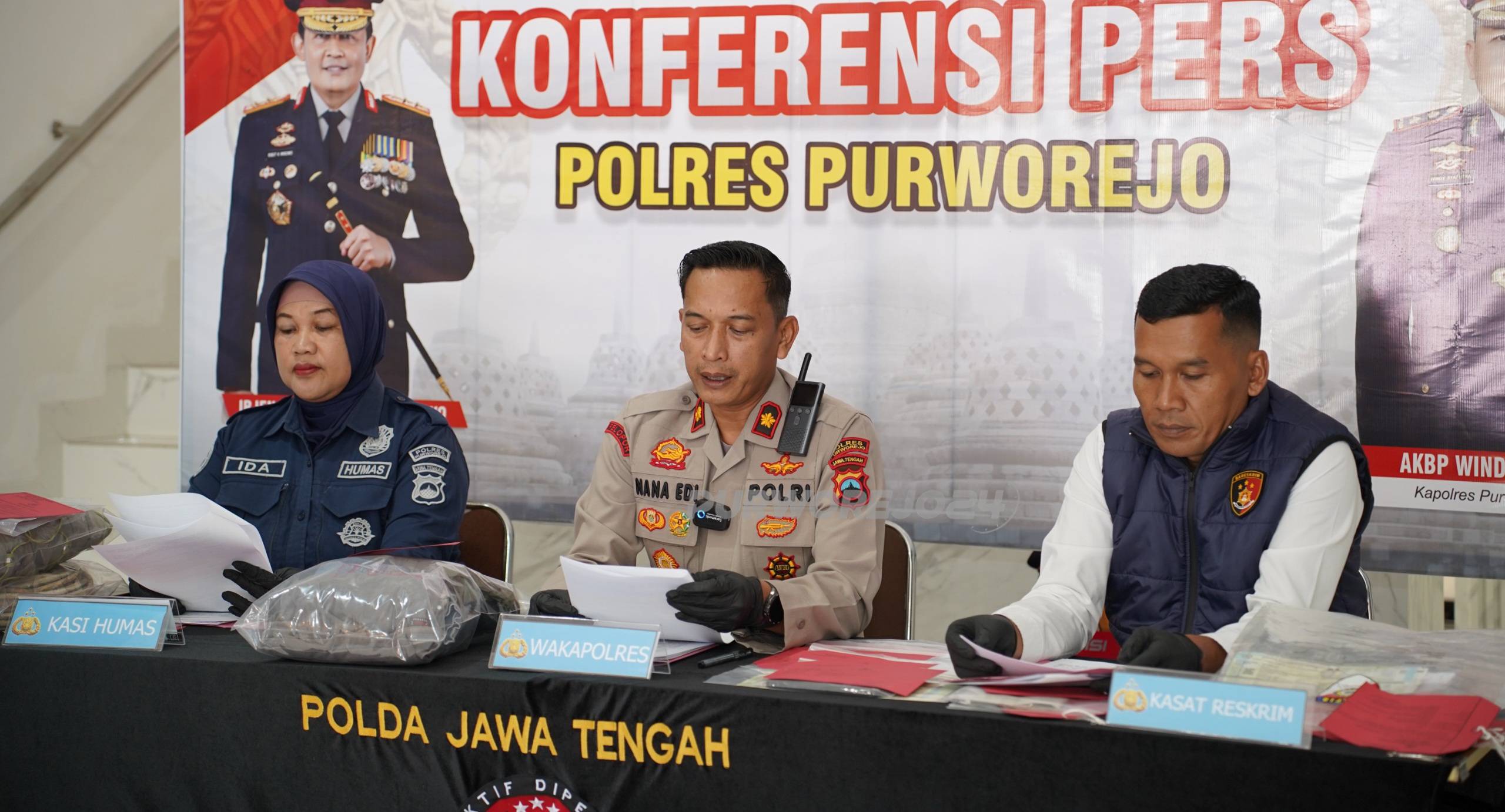 Saat jumpa pers