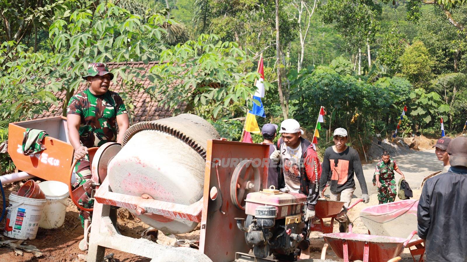 Penggunaan molen untuk bantu bangun proyek fisik