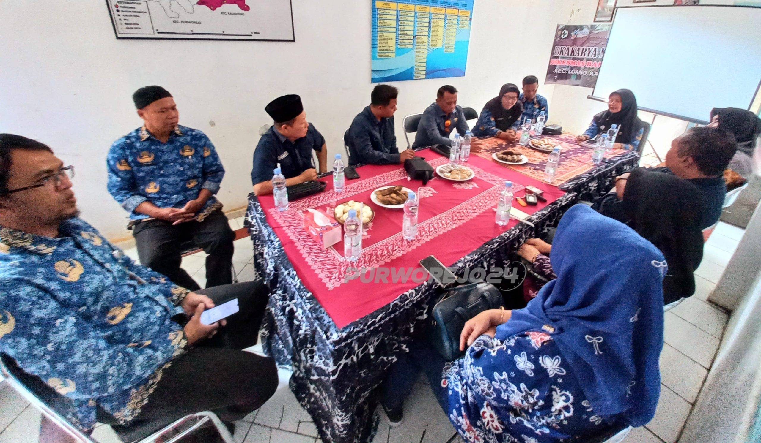 Pertemuan Komisi IV DPRD Kabupaten Purworejo dengani UPT Puskesmas Banyuasin di Desa Banyuasin Kembaran, Kecamatan Loano, Jumat (17/7/2026)