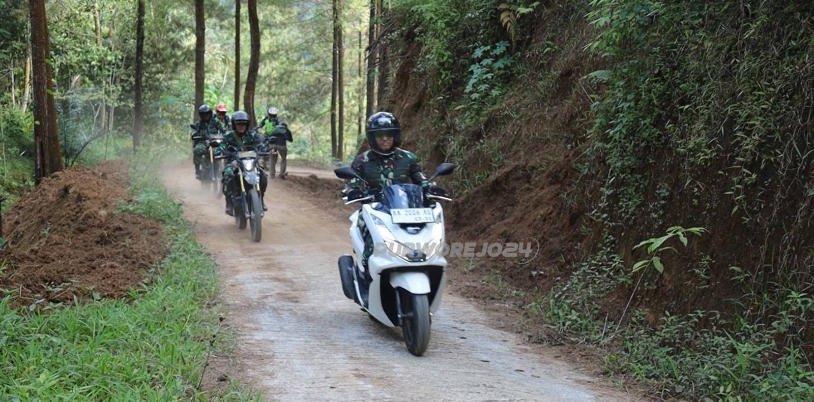 Jalan terjal menuju lokasi TMMD