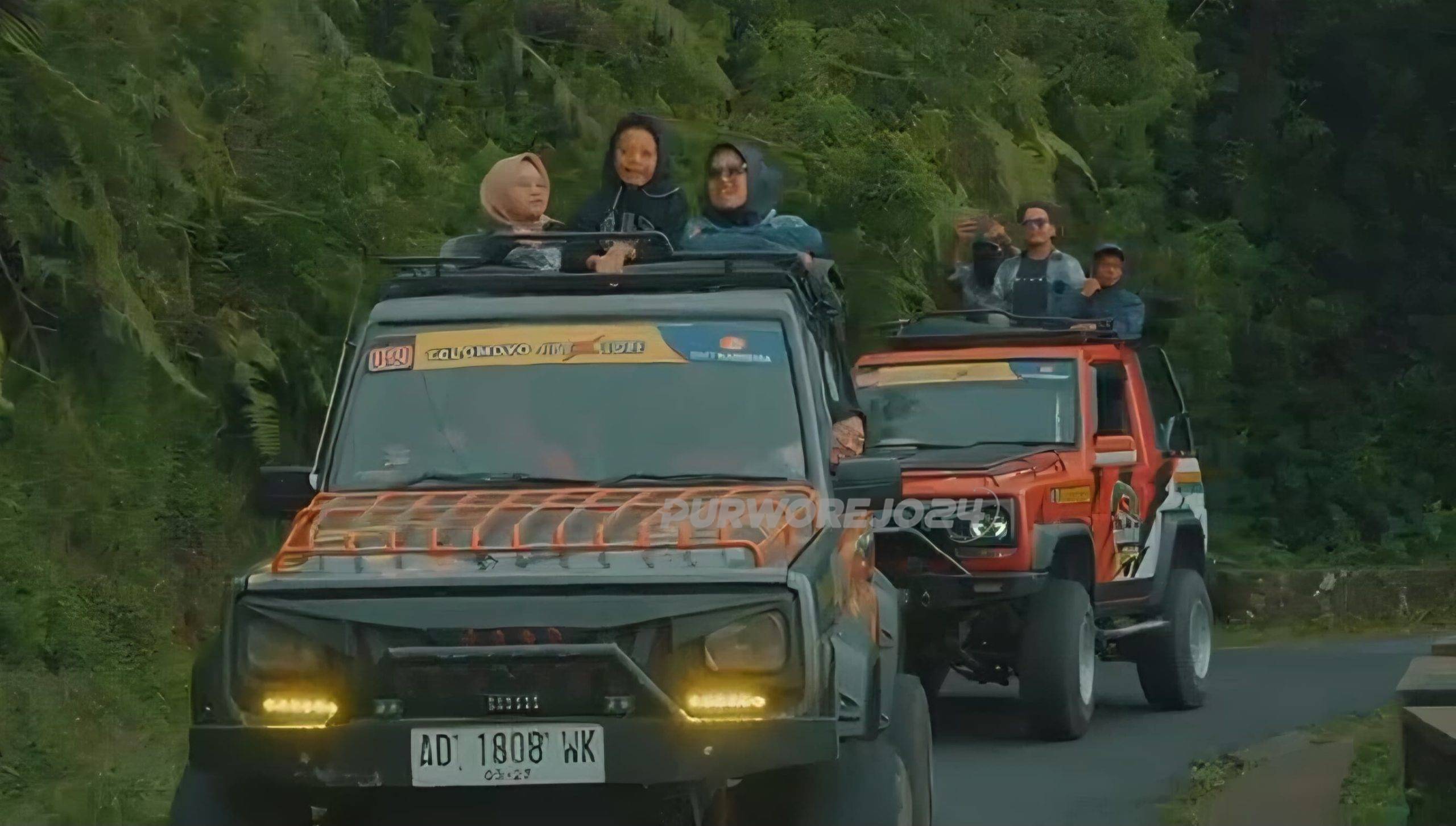 Wisatasan gunakan kendaraan jeep