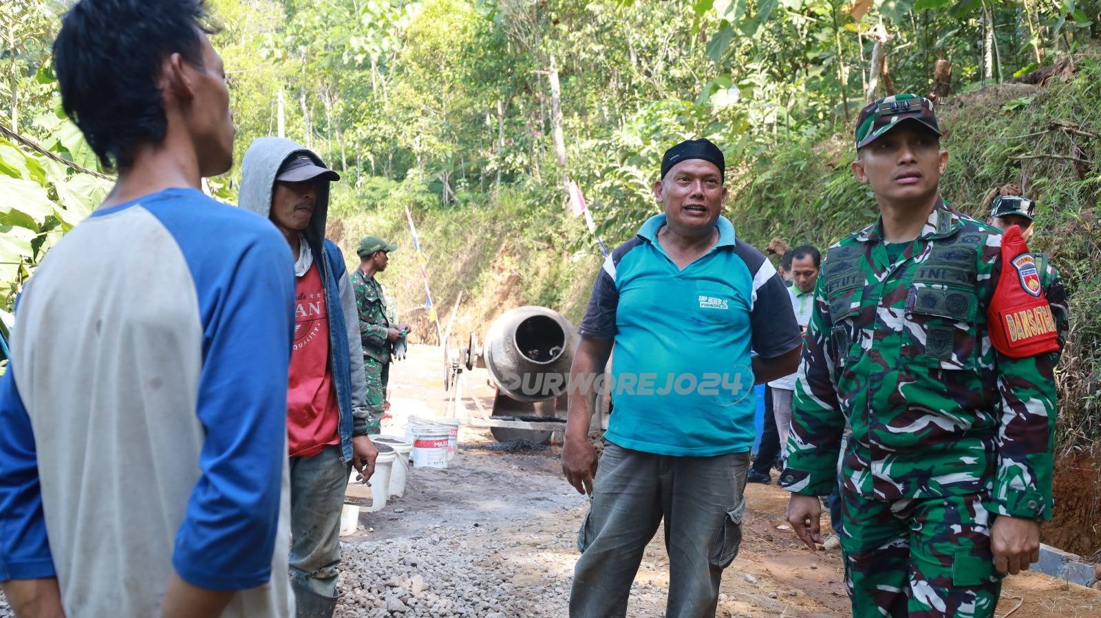 Tinjauan pekerjaan di lokasi TMMD