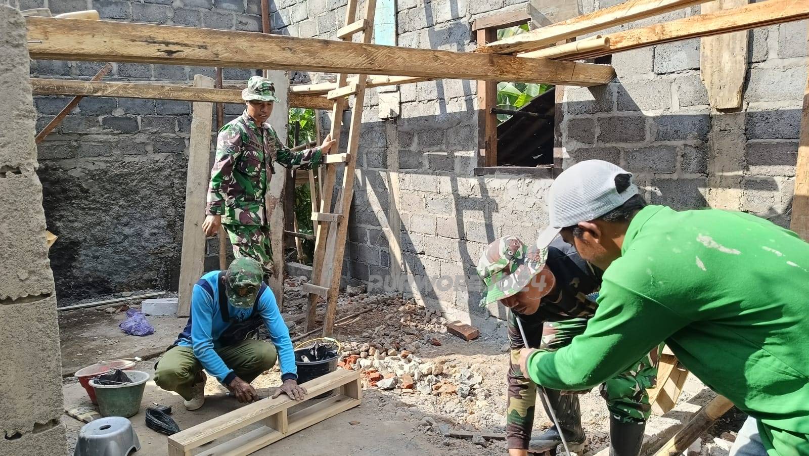 Pengecoran lantai rumah warga
