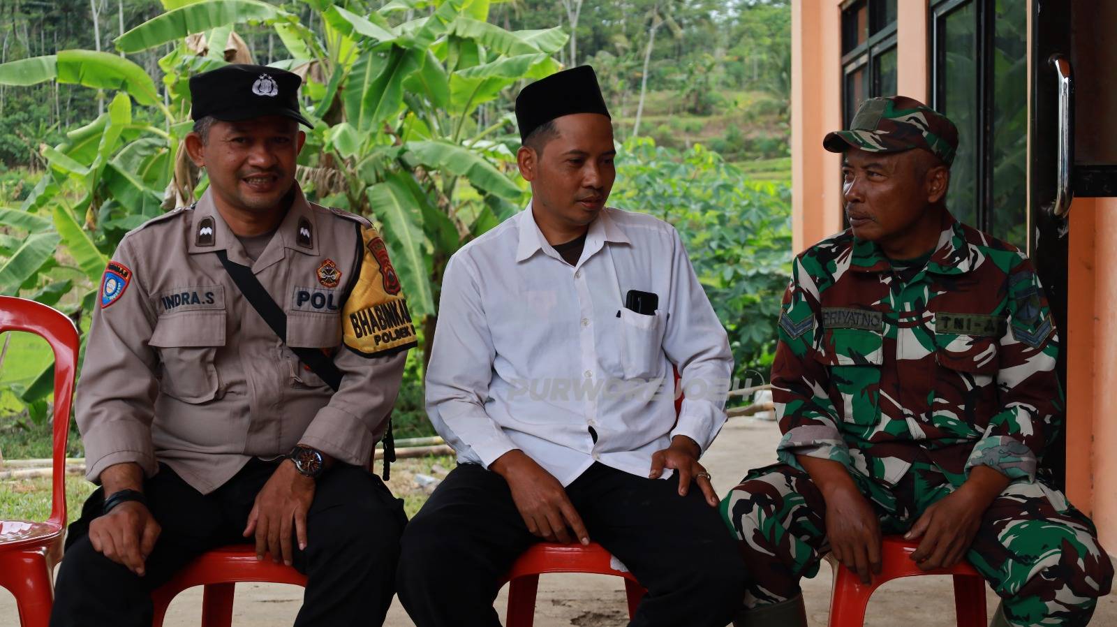 Sinergi TNI dan warga di kegiatan TMMD