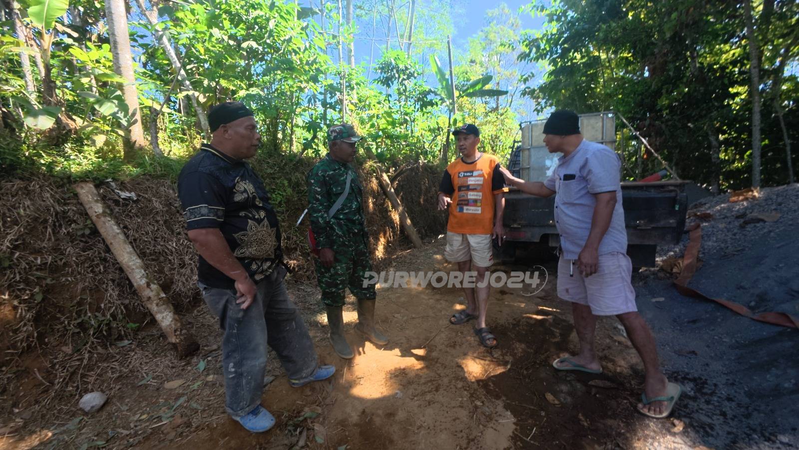 Pekerjaan pembangunan jalan di kegiatan TMMD