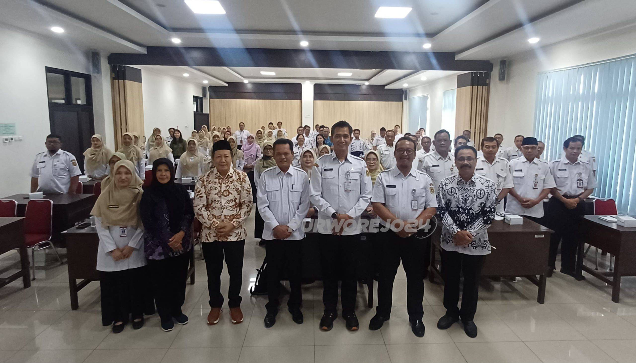 Foto bersama dalam acara Forum Konsultasi Publik (FKP) Tahun 2026 di Aula Dindikbud Purworejo, Rabu (29/7/2026),