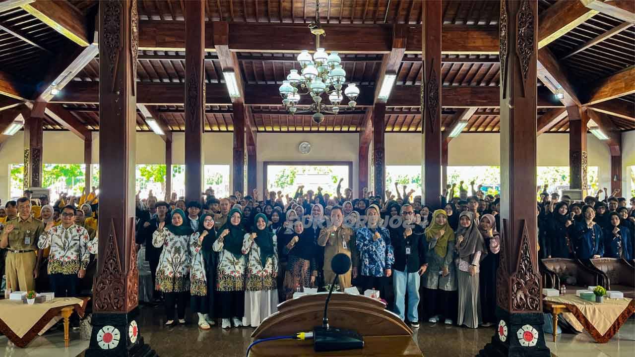 penyerahan mahasiswa KKN UNIMUGO Kebumen 2026