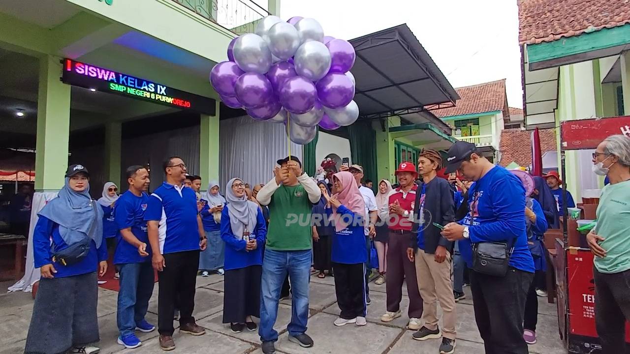 Pelepasan balon tandai Lustrum ke 14 dan HUT ke 70 SMP Negeri 6 Purworejo