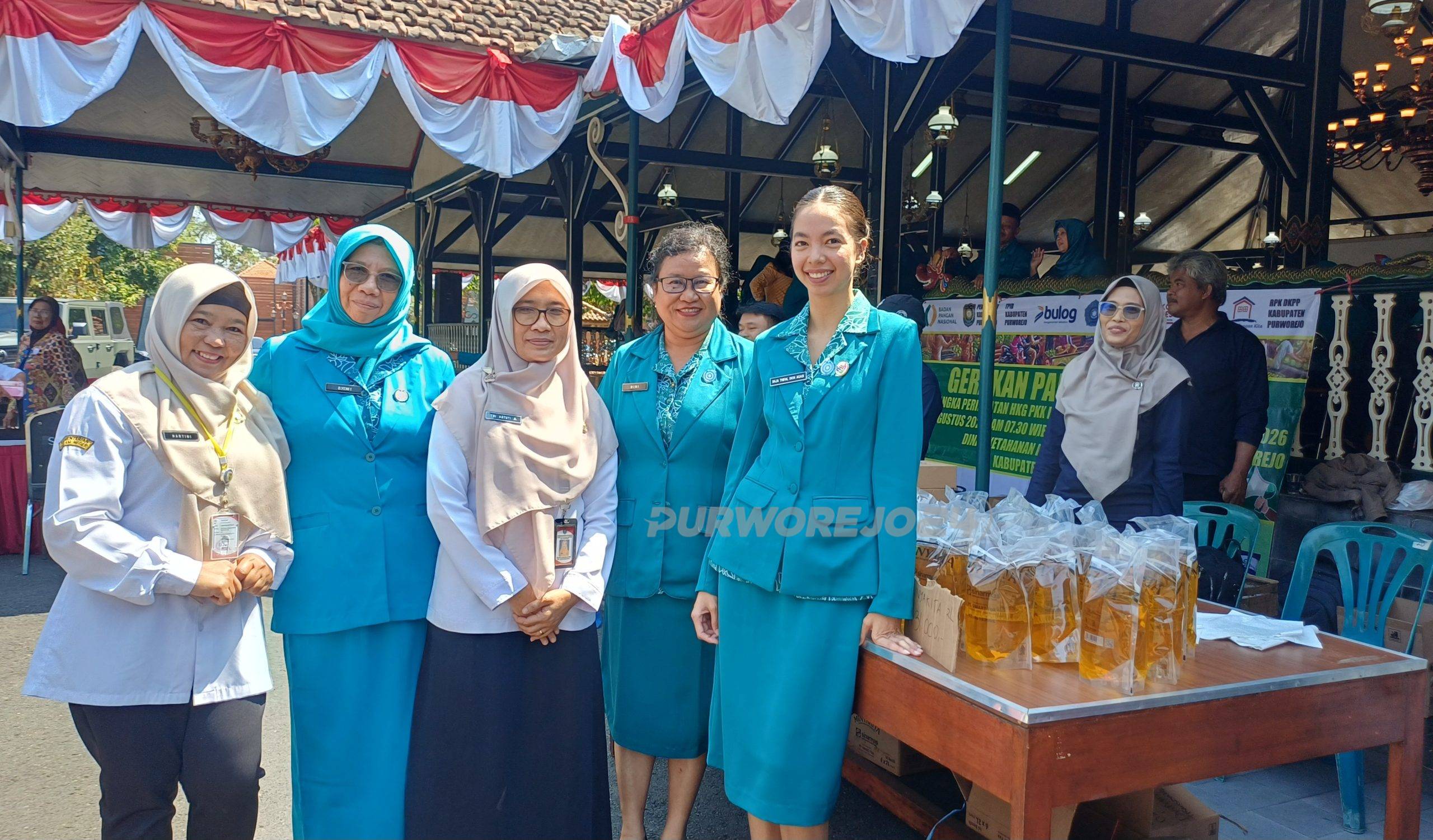 Foto bersama ketua TP PKK Kabupaten Purworejo, di sela kegiatan Peningkatan Mutu Kader PKK dan Pelantikan Ketua TP PKK Kecamatan Bagelen, di Pendopo Kabupaten Purworejo, Rabu (12/8/2026).