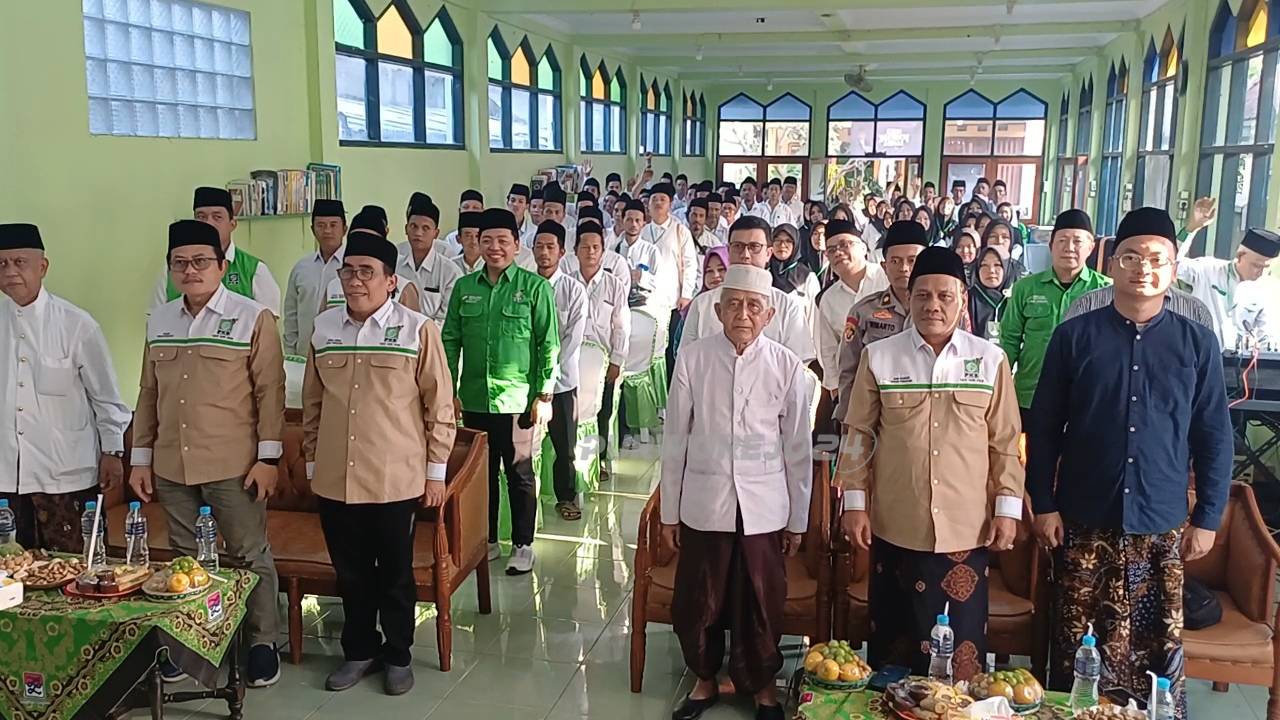 Foto bersama usai pembukaan kegiatan