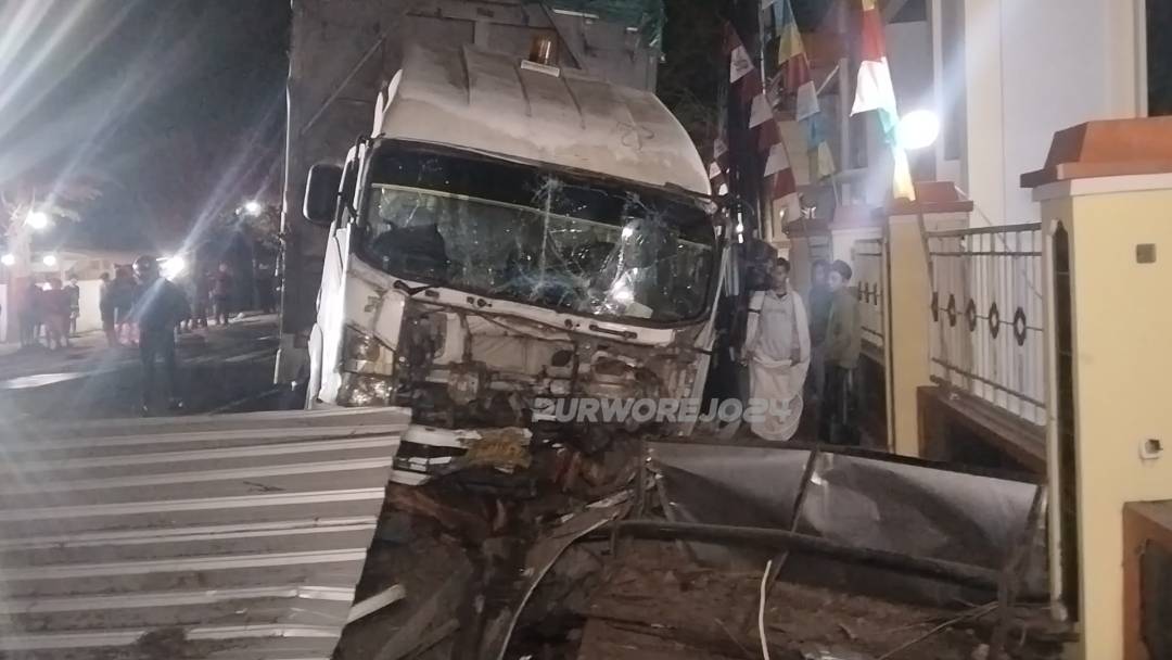 Truk yang terlibat lakalantas