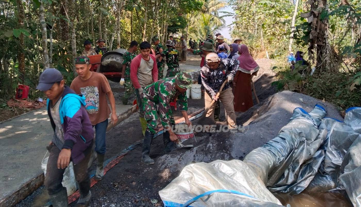 Semangat gotong royong kerja bakti