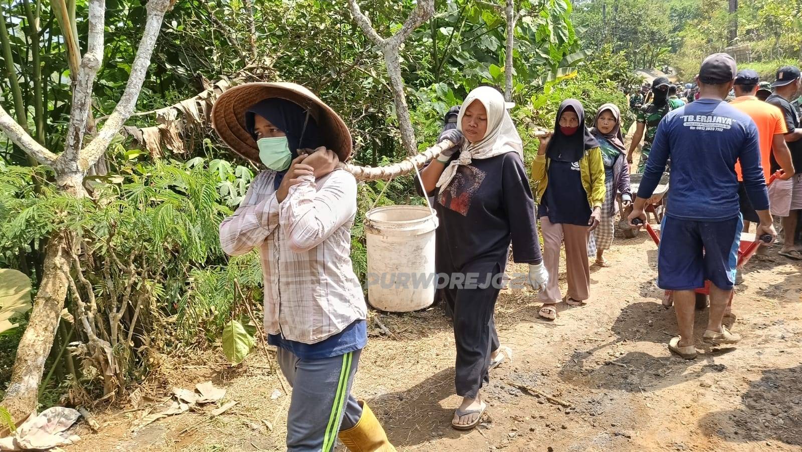 Ibu ibu semangat giat TMMD