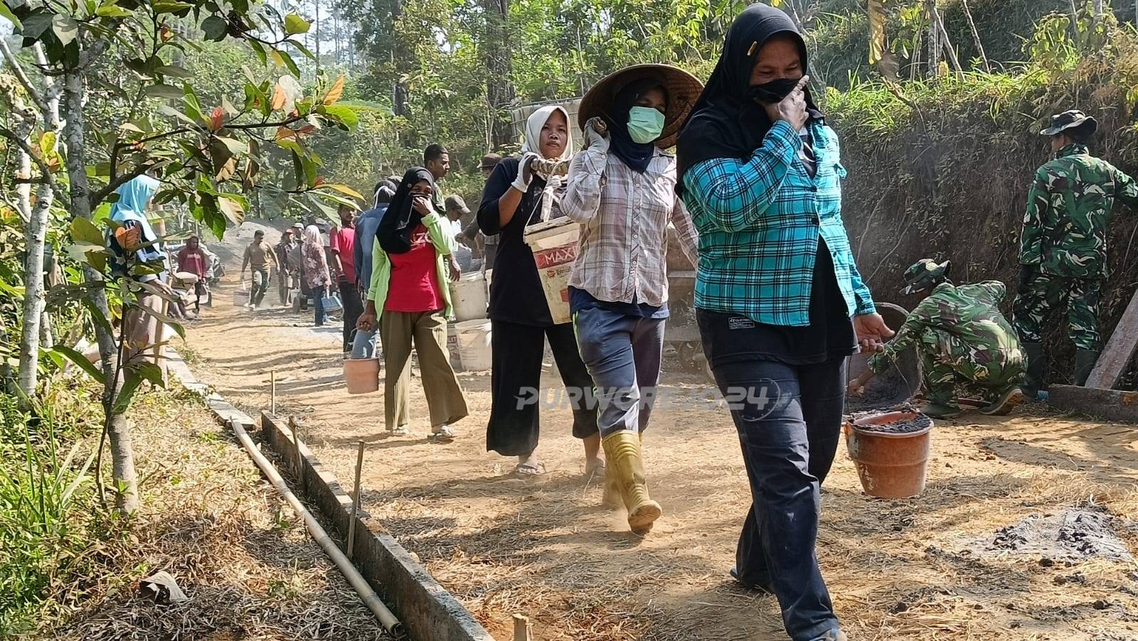 Semangat eman emak di giat TMMD