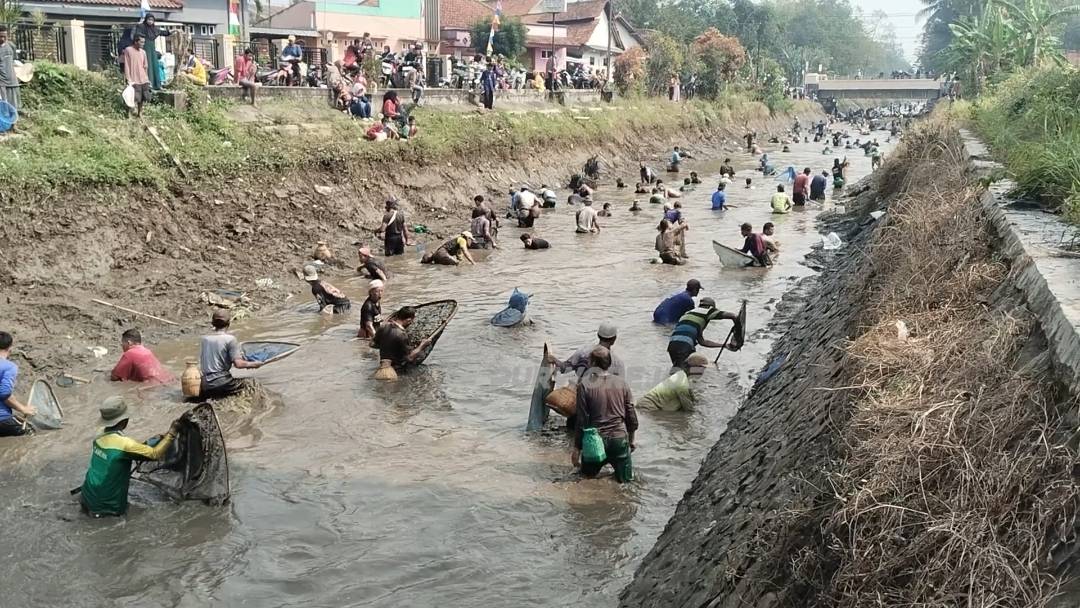 Saat saat mencari ikan disaluran indul Silekor
