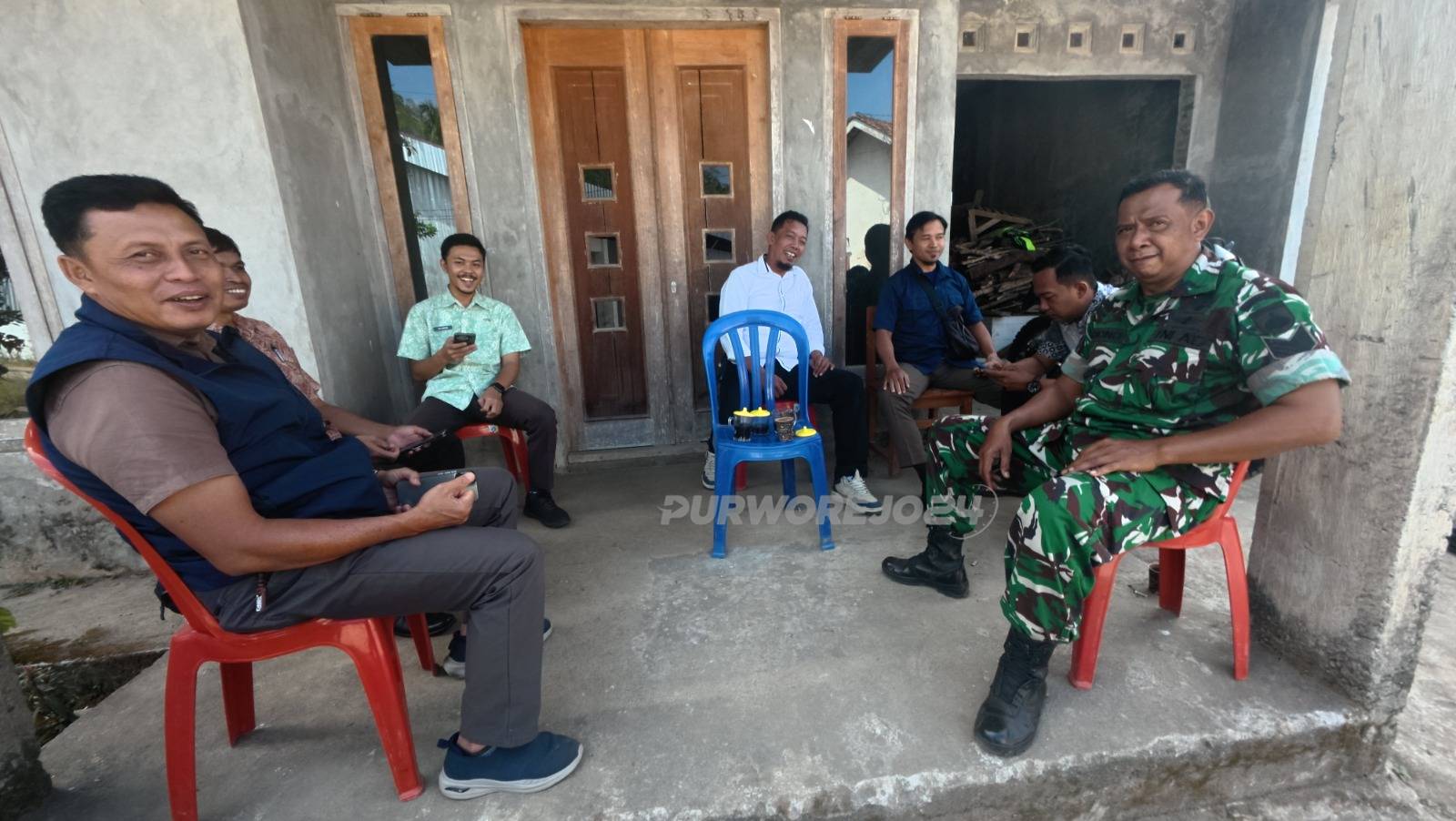 Silaturahim ke rumah warga
