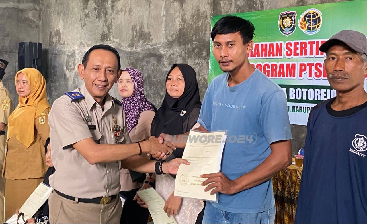 Penyerahan sertifikat tanah di Desa Botorejo, Kecamatan Bayan, pada Selasa (4/8/2026)