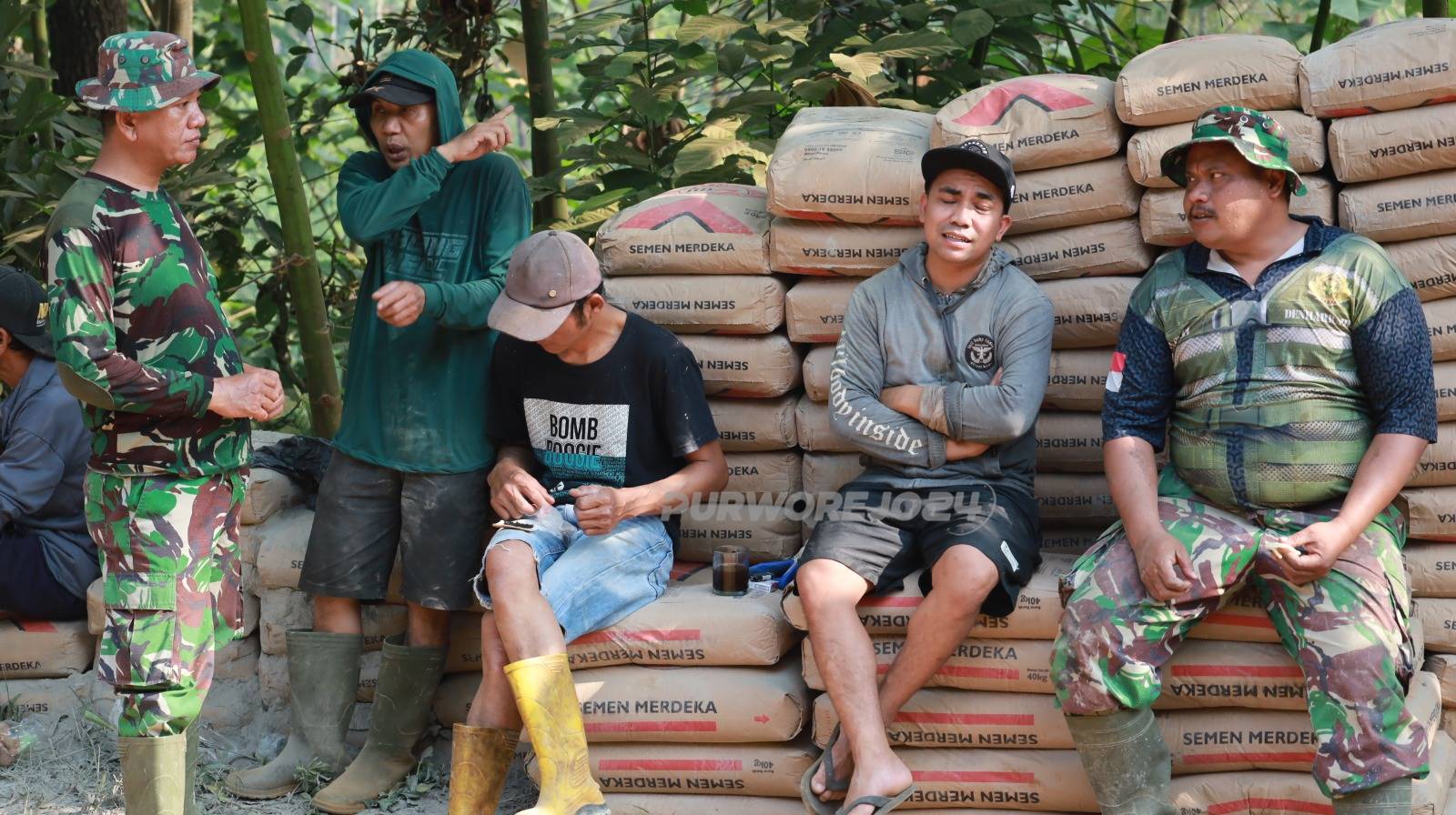 Ngobrol bersama di waktu istirahat
