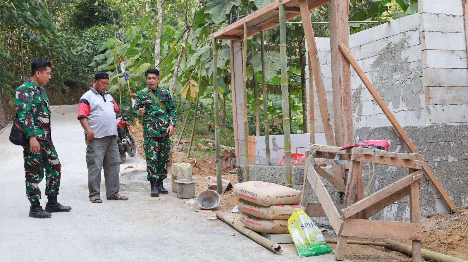 Pembuatan pos kamling