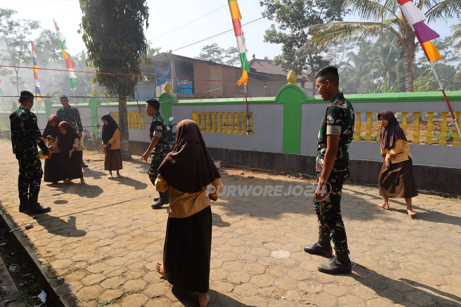 Sambangi sekolah