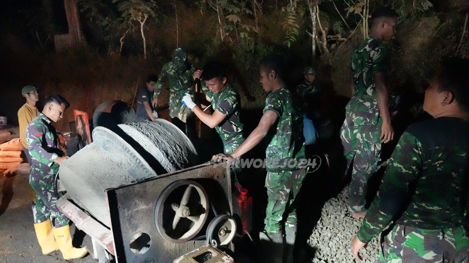 Giat TMMD pada malam hari