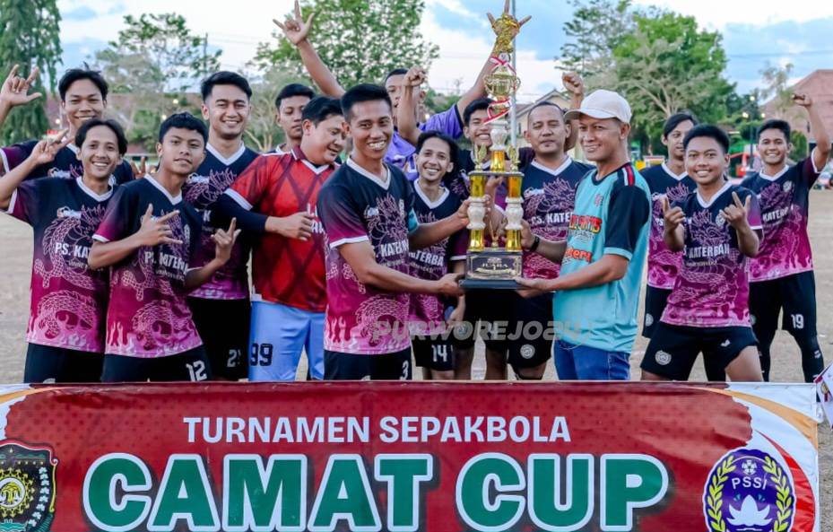 Penyerahan hadiah kejuaraan