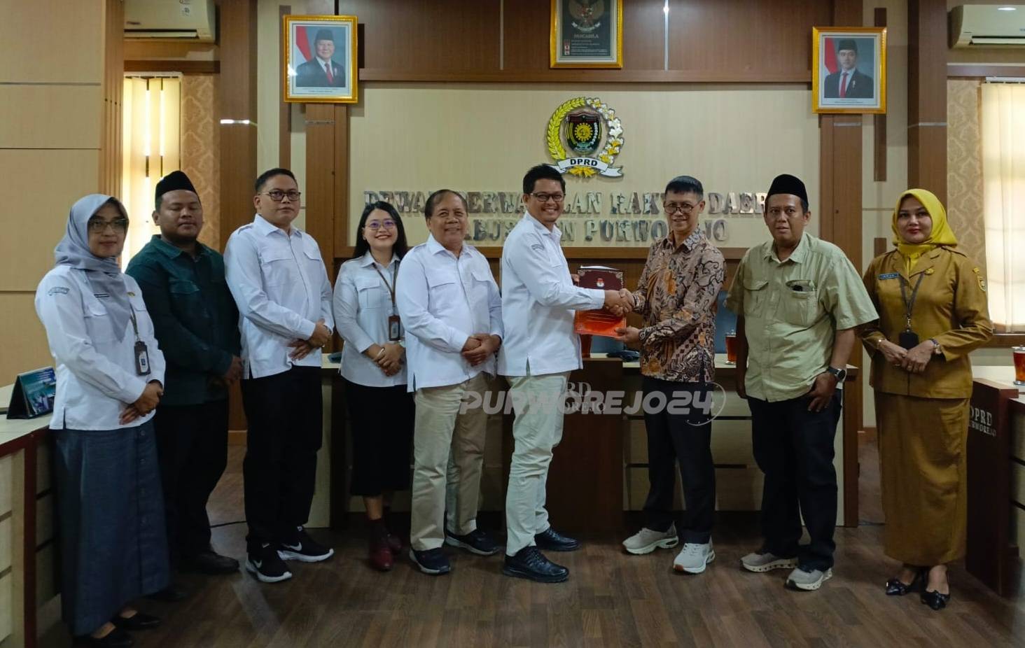 Penyerahan berkas PAW