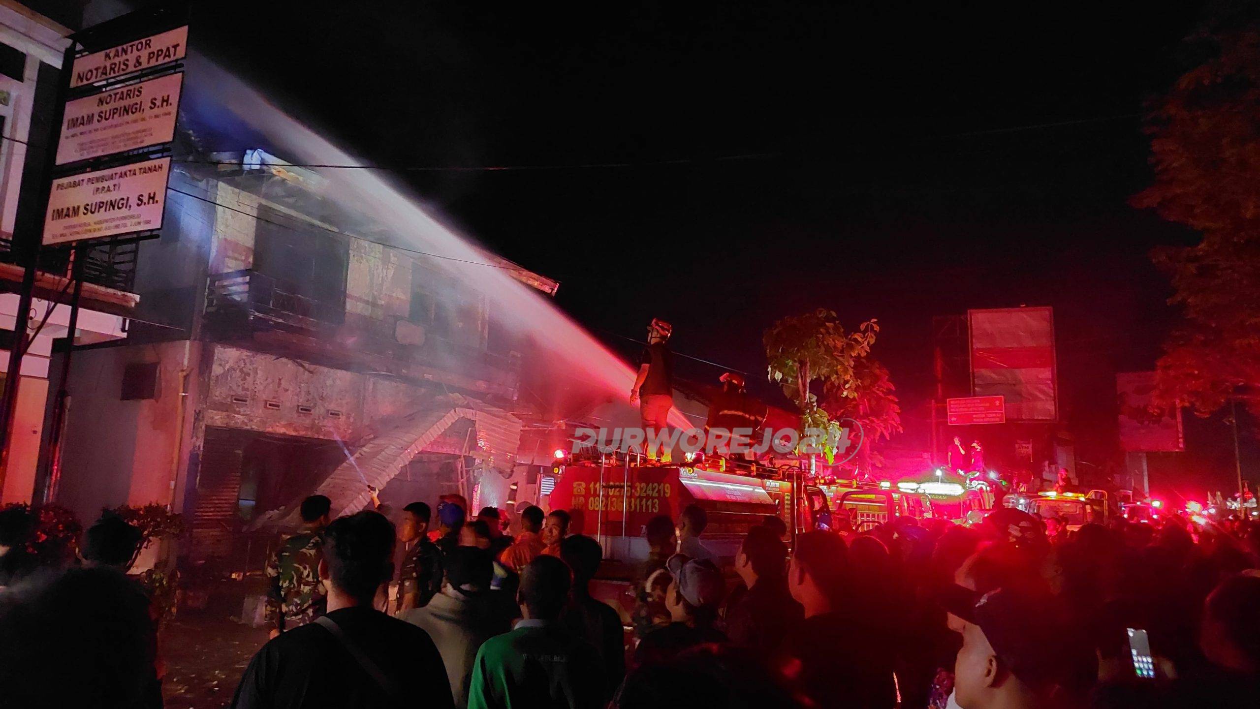 Saat pemadaman kebakaran