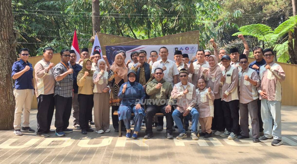 Foto bersama usai pelantikan dan pengukuhan