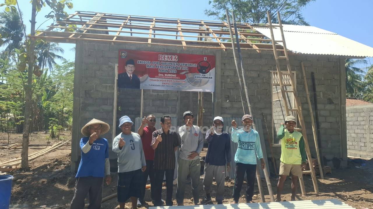 Gedung yang dibangun warga