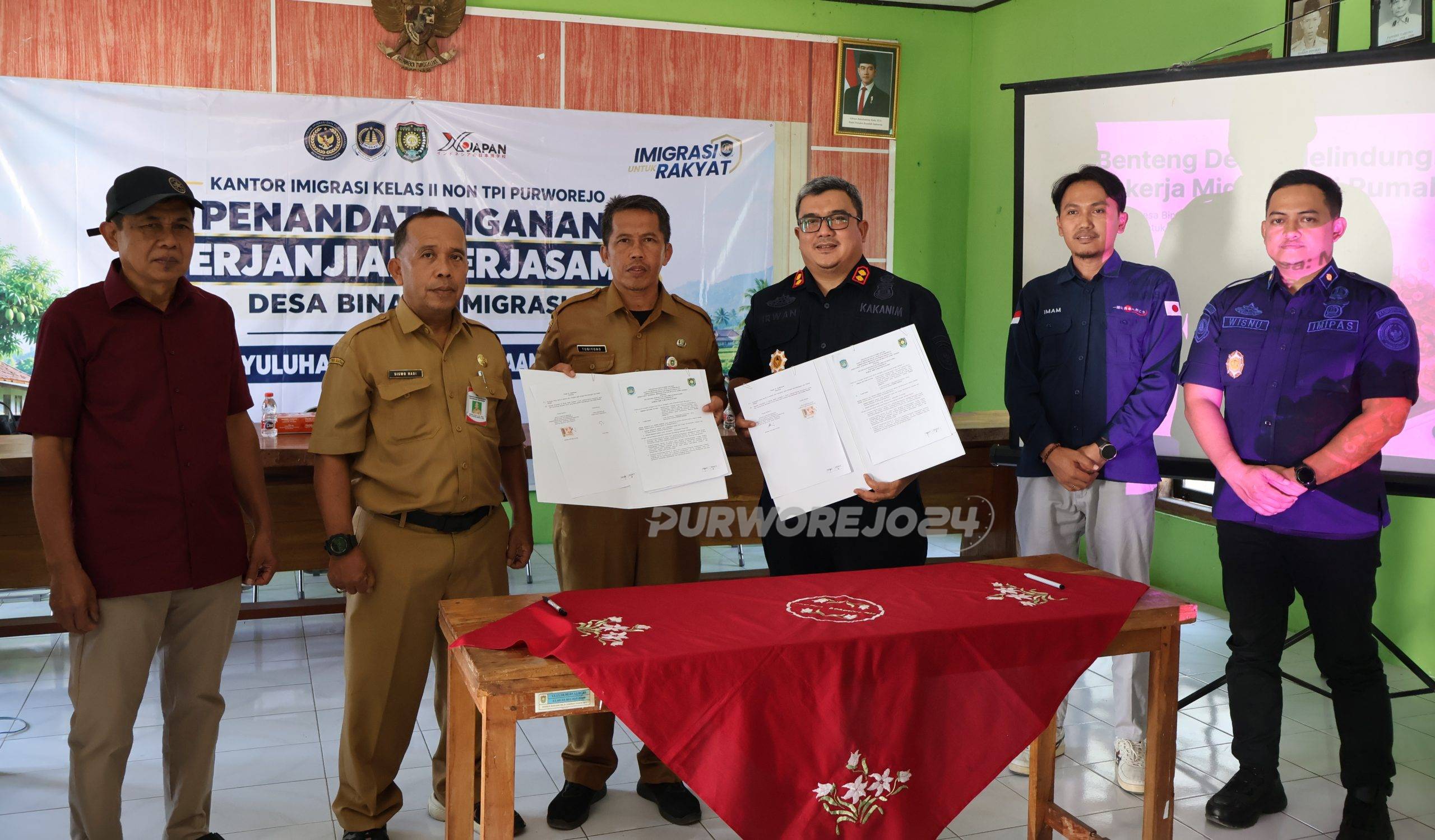 Foto bersama usai penandatanganan PKS