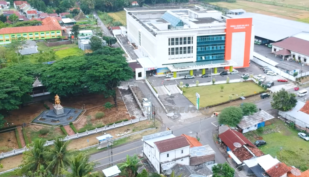 Jalan depan RSUD R.A.A. Tjokronegoro