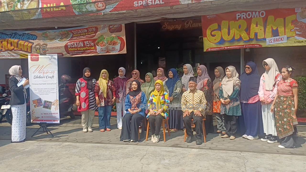 Foto bersama disela kegiatan workshop