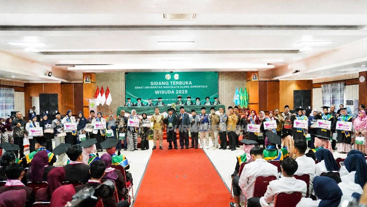 475 Wisudawan UNIMUGO Resmi Dikukuhkan