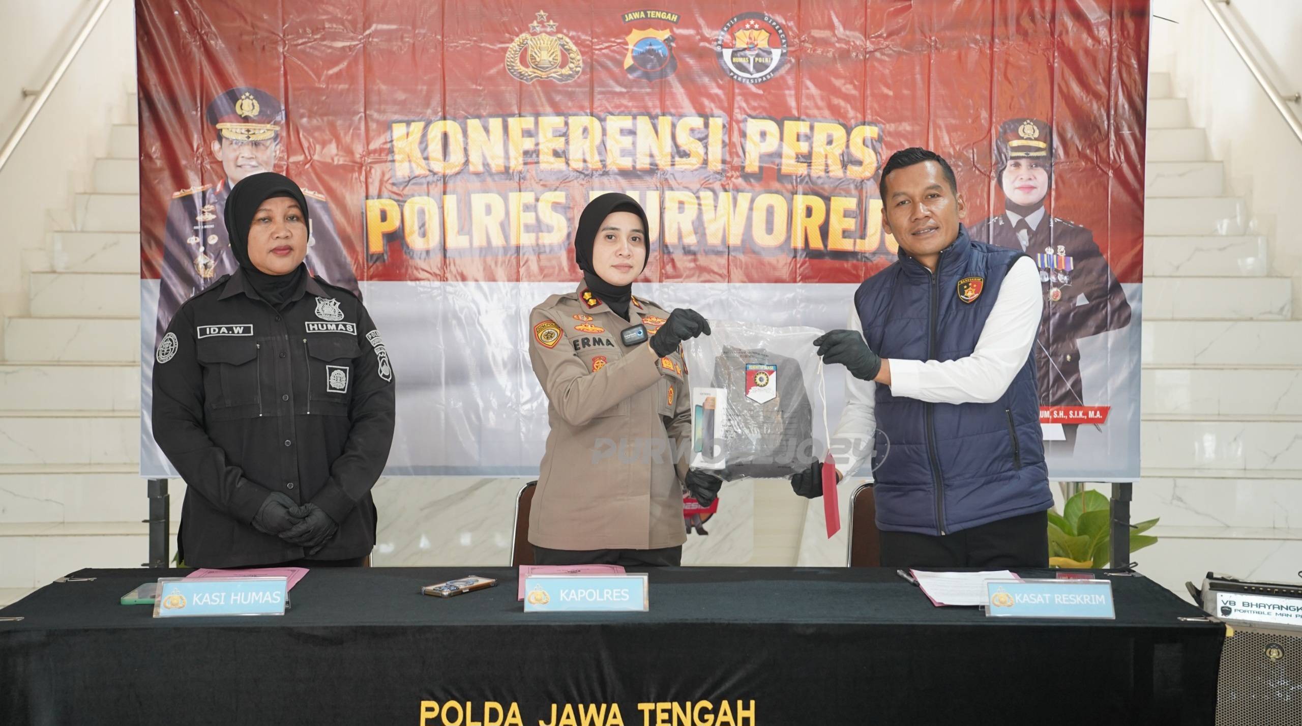 Saat konferensi pers