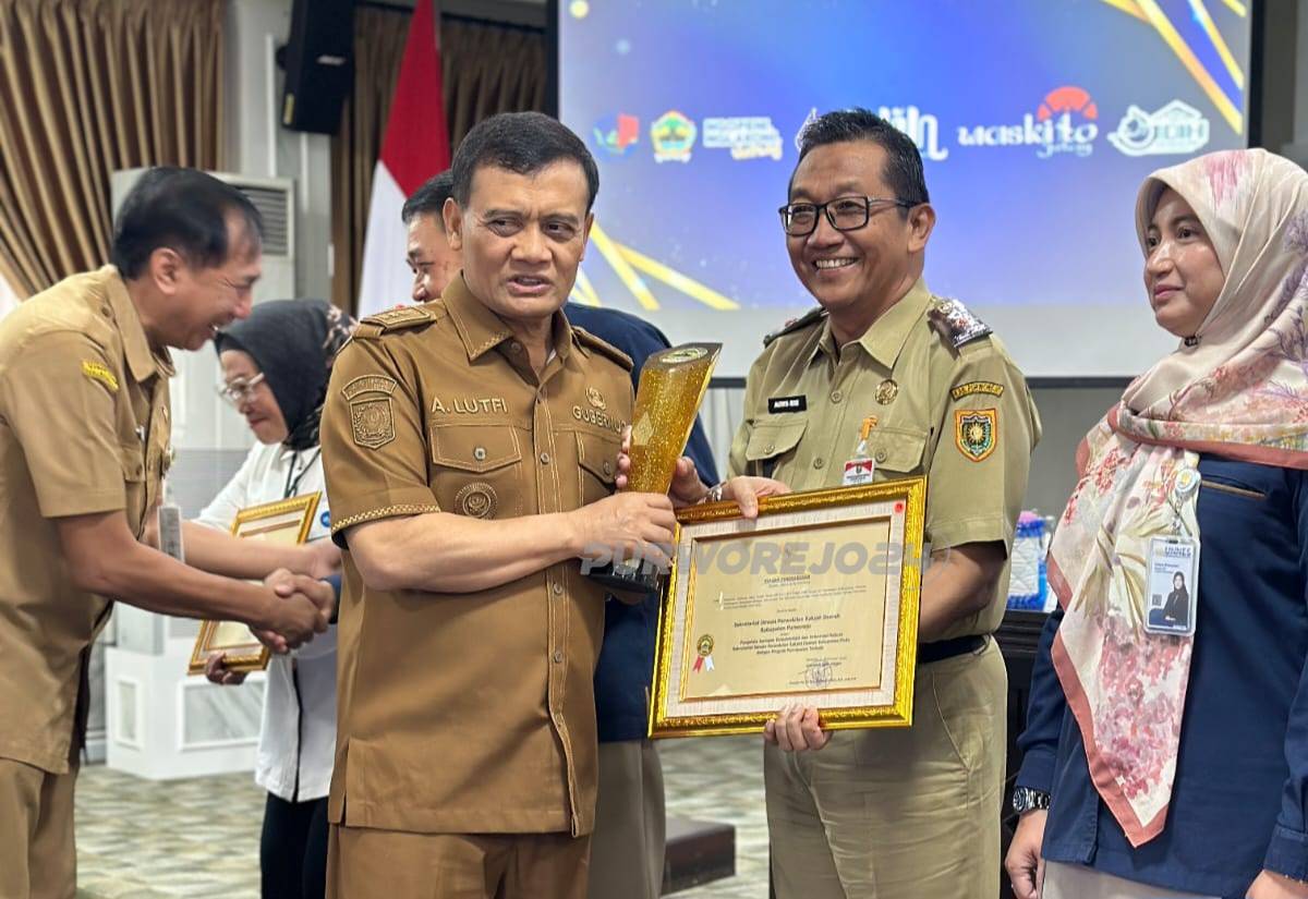 Saat menerima penghargaan