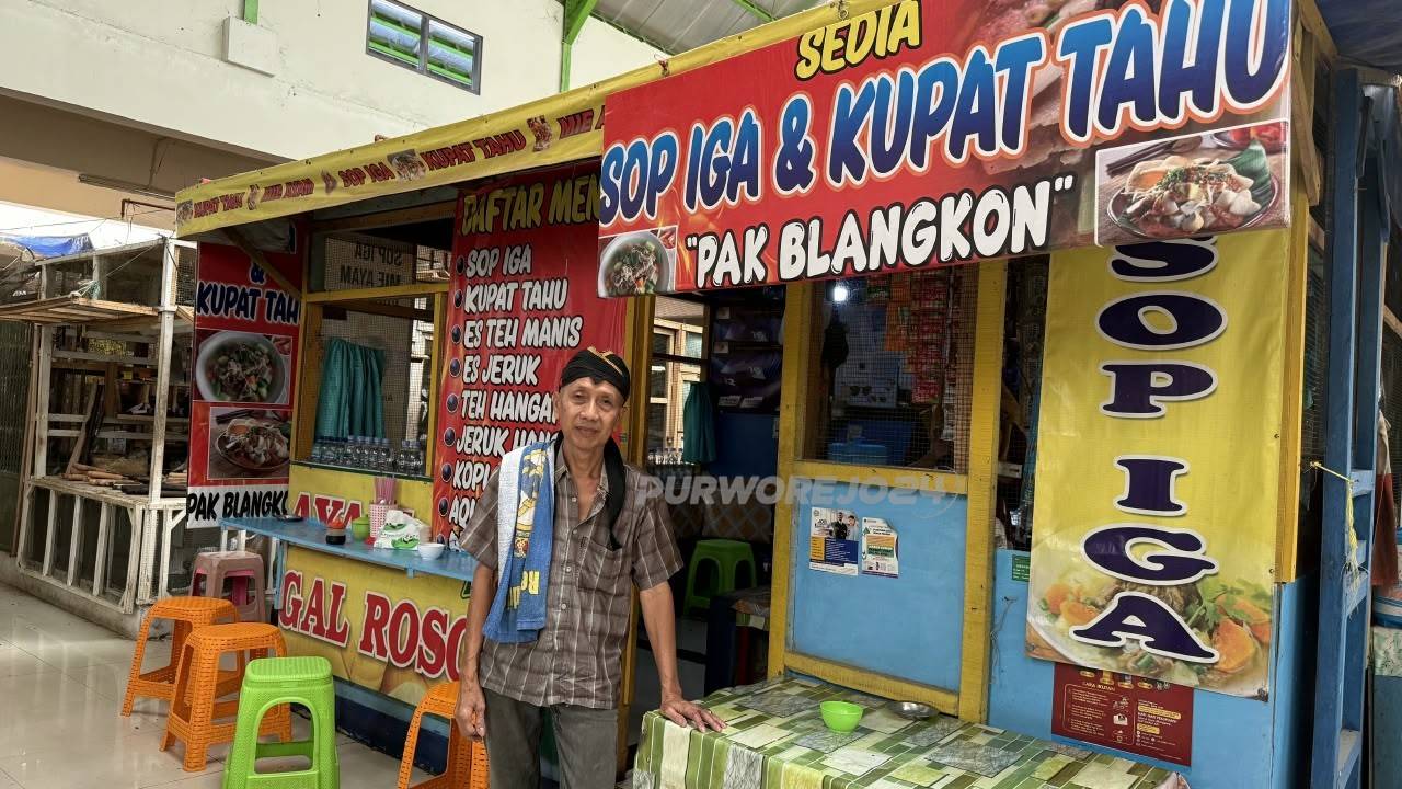 Pak Blangkon, pemilik warung Sop Iga Pasar Baledono